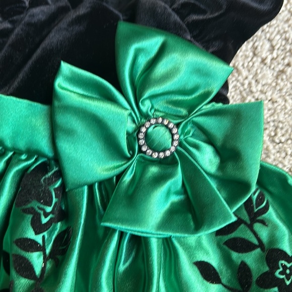 BEAUTIFUL BLACK AND GREEN HOLIDAY DRESS - Picture 2 of 6